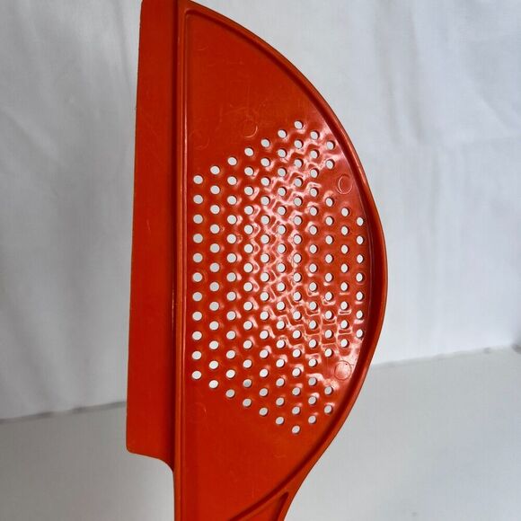 Vintage 1970s Rubbermaid 1907-2 Orange Plastic Spatula Pot Strainer 11.5" - Picture 2 of 9